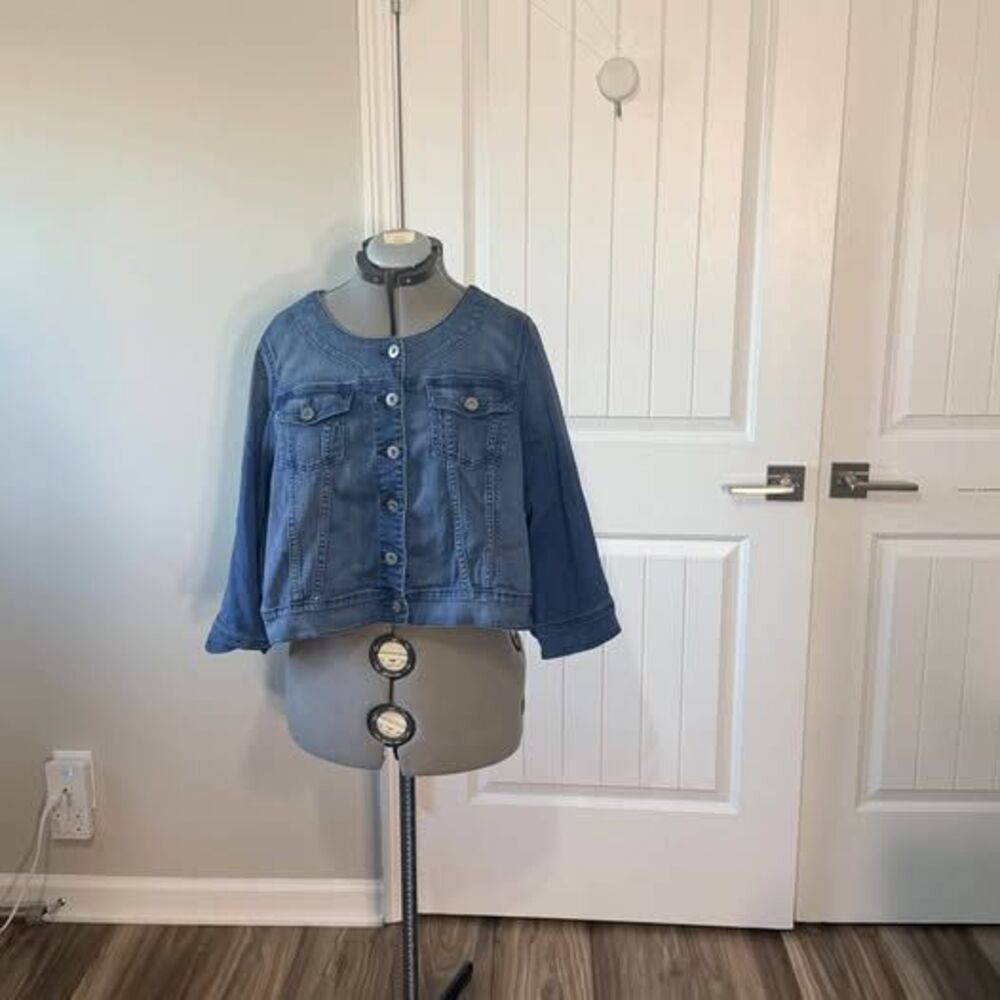 Torrid Denim Jacket 4X 26” p‑p 20”L C7702